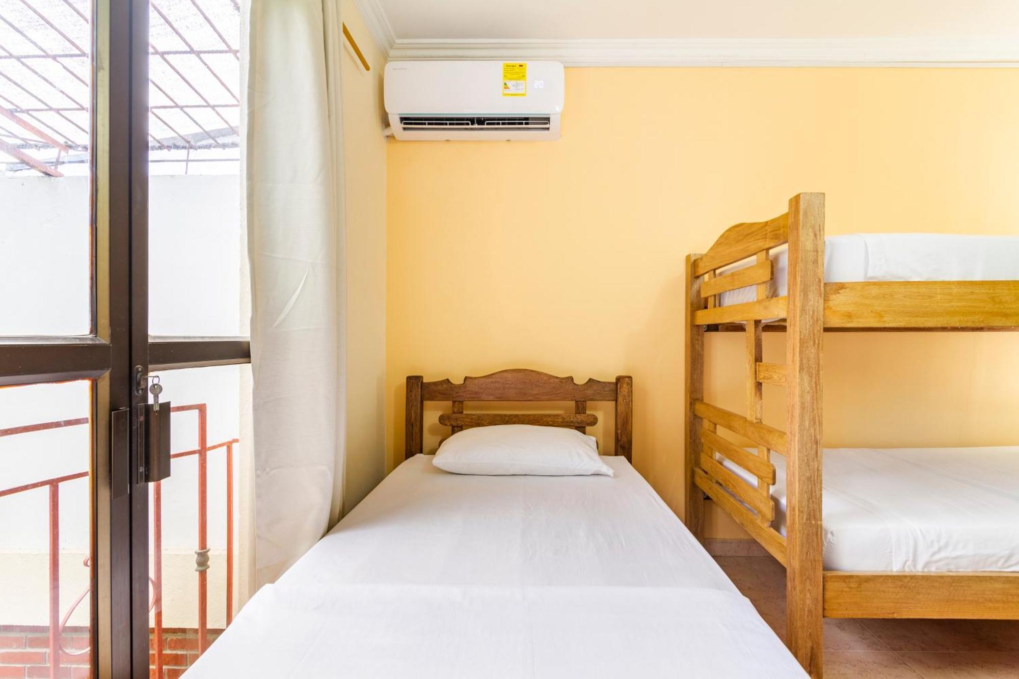 Cartagena Hostal Cartagonova - Habitaciones Privadas Y Amplias Cerca A Zonas Turisticas מראה חיצוני תמונה