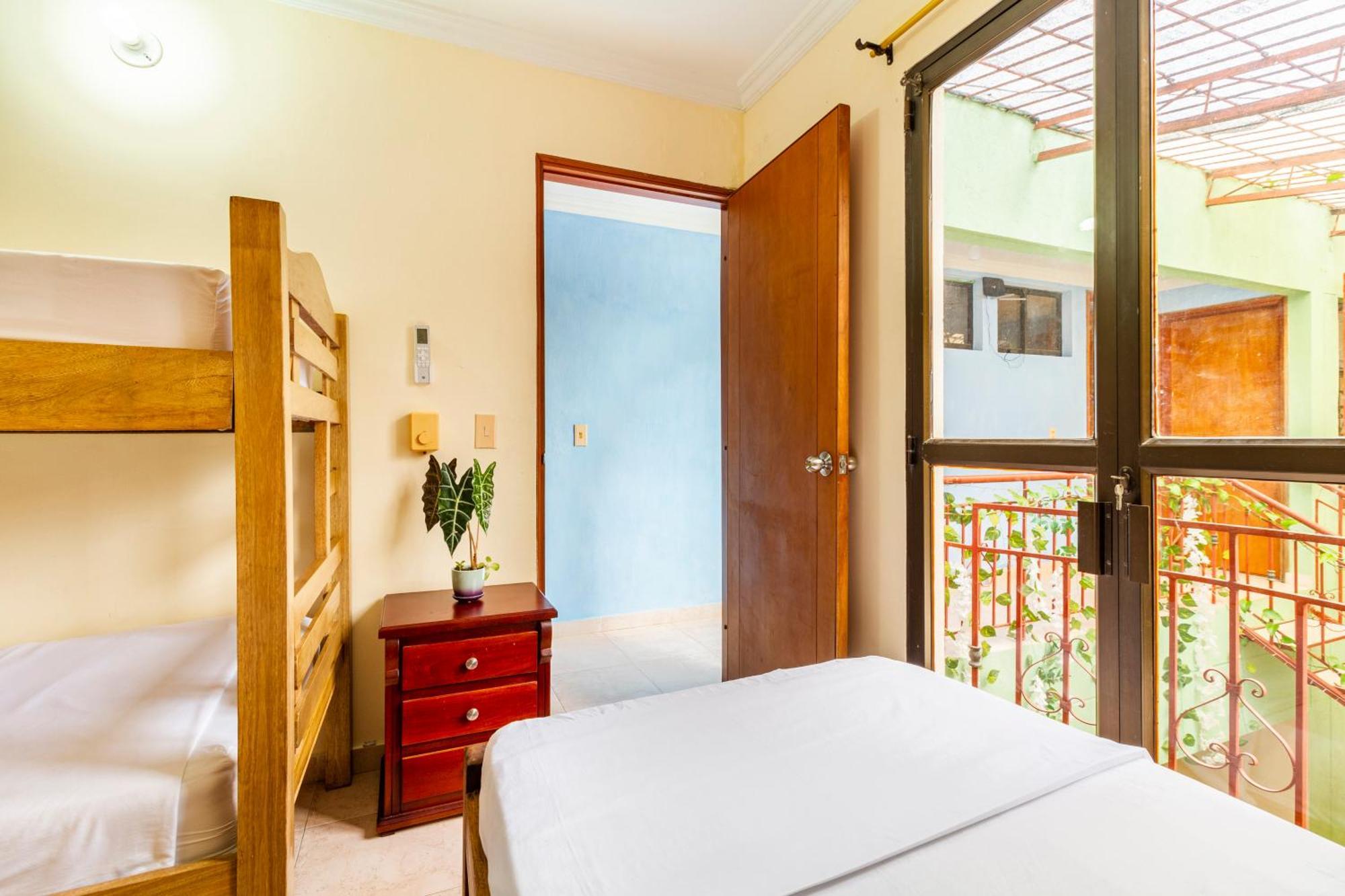 Cartagena Hostal Cartagonova - Habitaciones Privadas Y Amplias Cerca A Zonas Turisticas מראה חיצוני תמונה