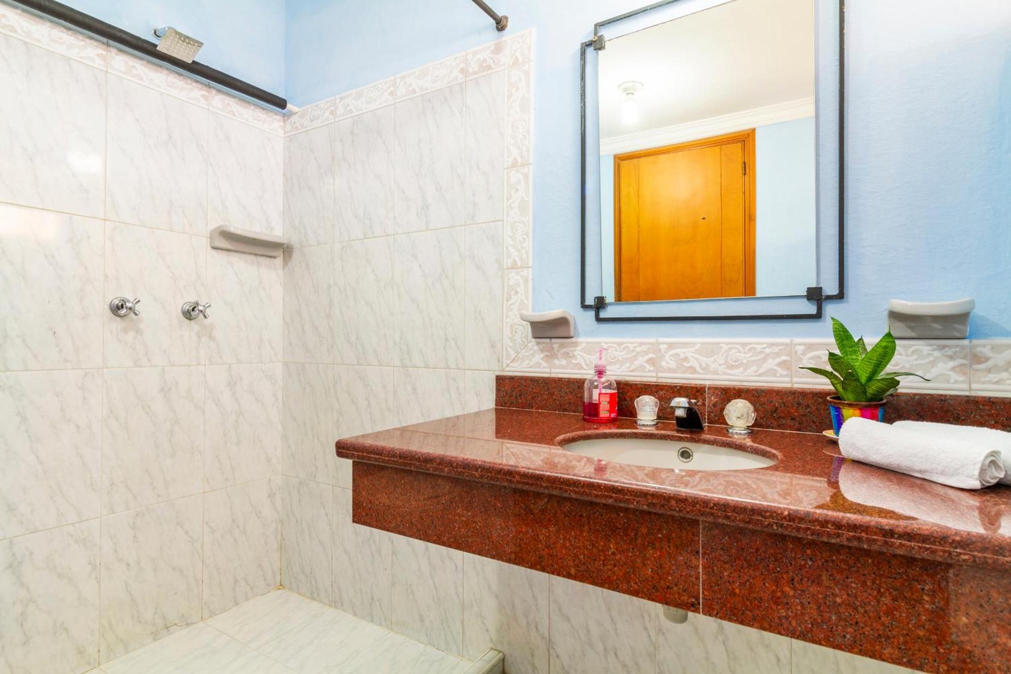 Cartagena Hostal Cartagonova - Habitaciones Privadas Y Amplias Cerca A Zonas Turisticas מראה חיצוני תמונה