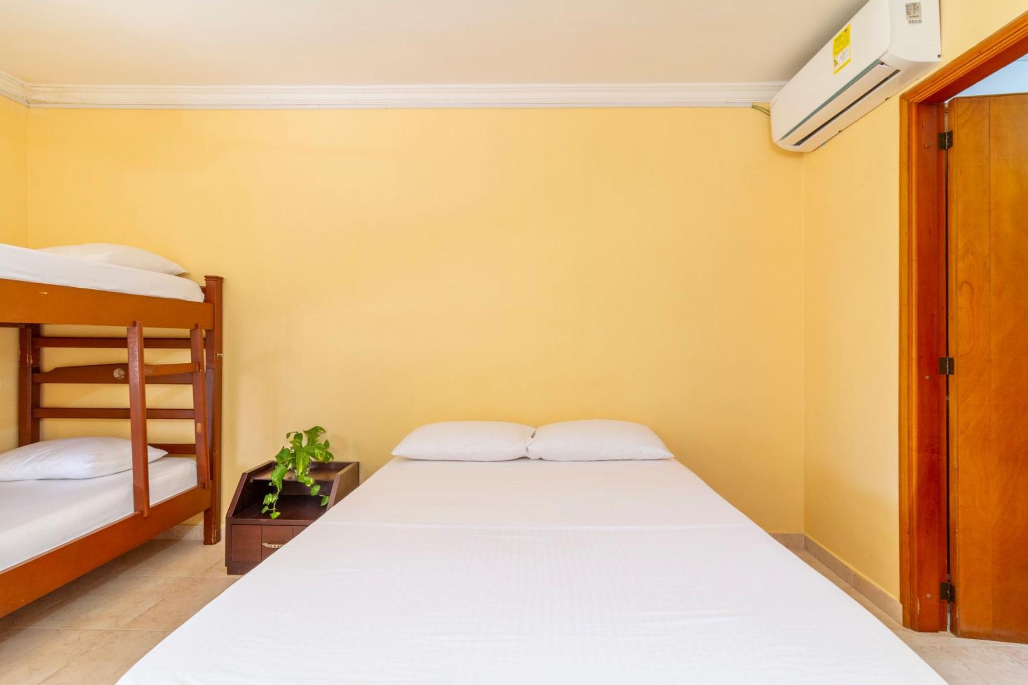 Cartagena Hostal Cartagonova - Habitaciones Privadas Y Amplias Cerca A Zonas Turisticas מראה חיצוני תמונה