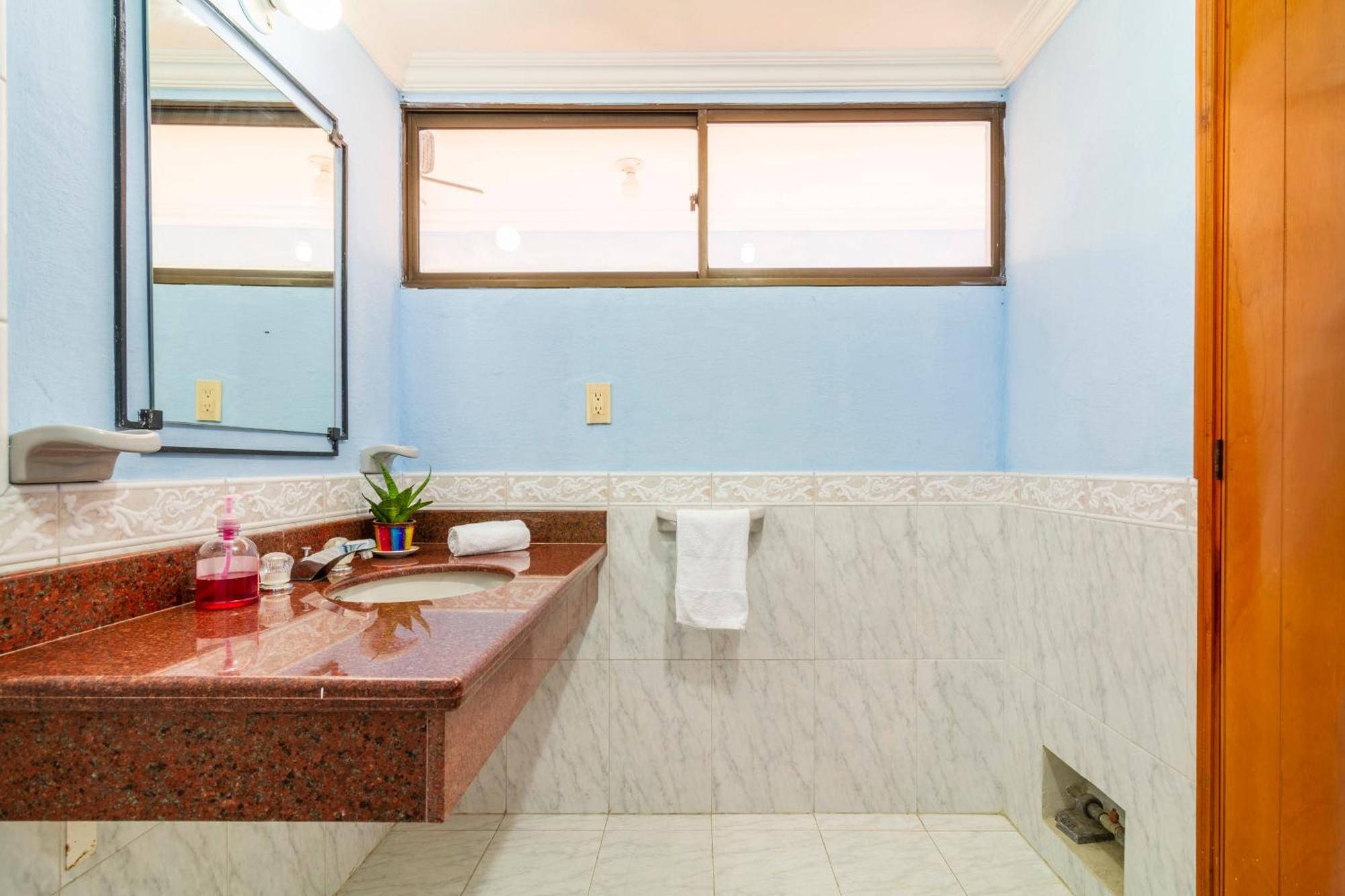 Cartagena Hostal Cartagonova - Habitaciones Privadas Y Amplias Cerca A Zonas Turisticas מראה חיצוני תמונה