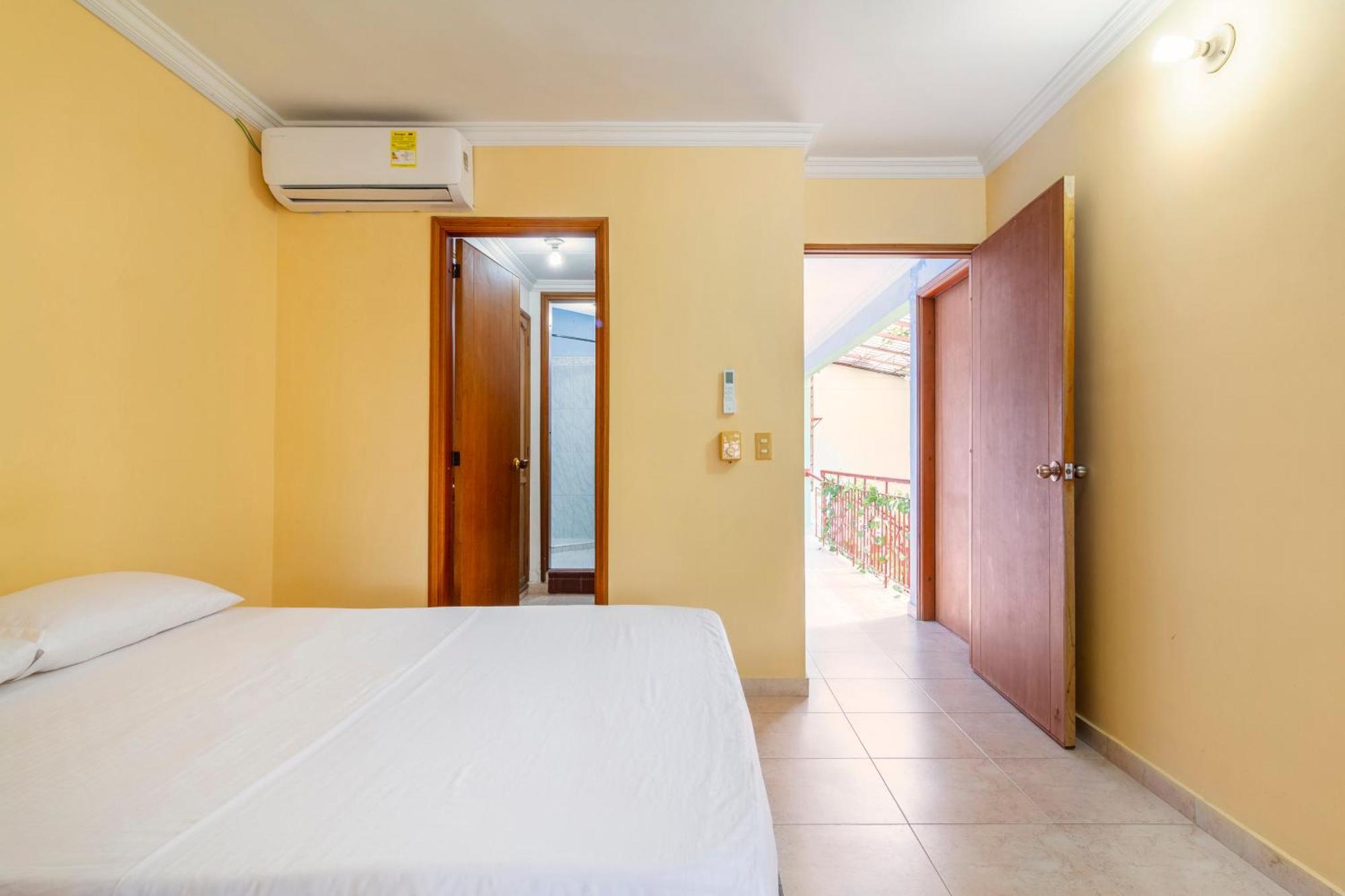 Cartagena Hostal Cartagonova - Habitaciones Privadas Y Amplias Cerca A Zonas Turisticas מראה חיצוני תמונה