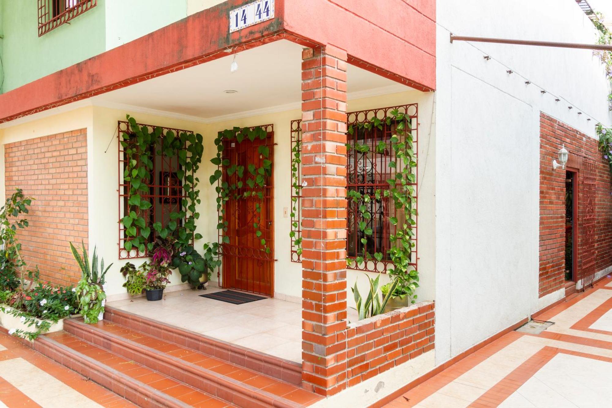 Cartagena Hostal Cartagonova - Habitaciones Privadas Y Amplias Cerca A Zonas Turisticas מראה חיצוני תמונה